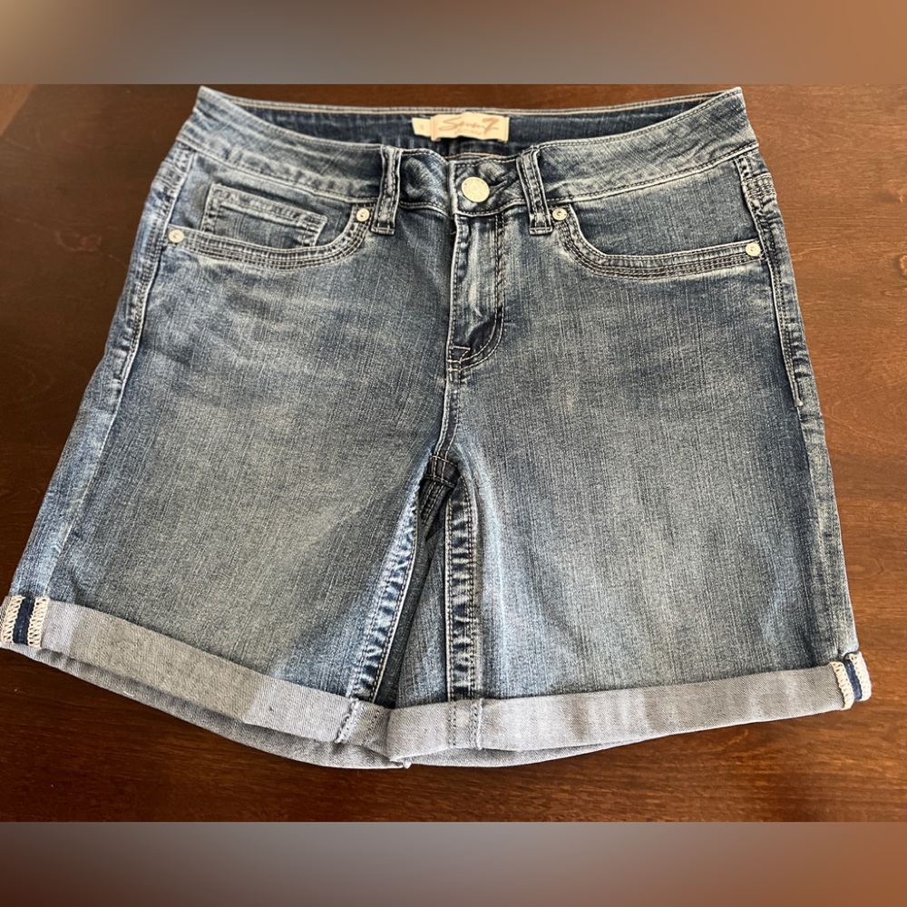 SEVEN7 JEANS Mid-Rise Denim Shorts - Size 8 - NWT